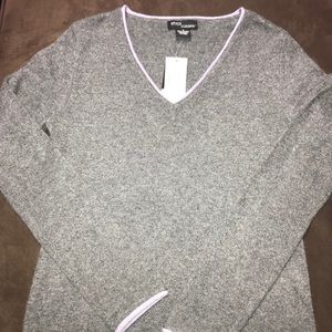 NWT! 100% Cashmere sweater. Size Small